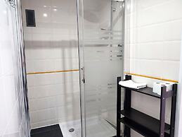 Flats Friends Plaza de la Reina