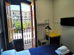 Flats Friends Plaza de la Reina