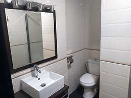 Flats Friends Plaza de la Reina