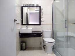 Flats Friends Plaza de la Reina