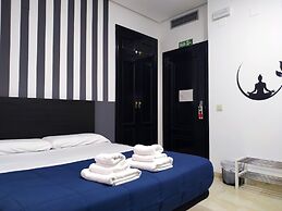 Flats Friends Plaza de la Reina