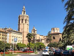 Flats Friends Plaza de la Reina