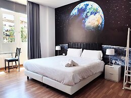 Flats Friends Plaza de la Reina