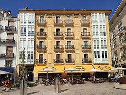 Flats Friends Plaza de la Reina