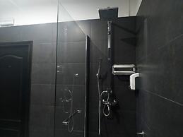 Flats Friends Plaza de la Reina