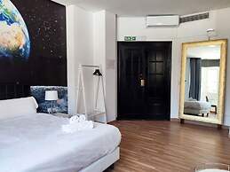 Flats Friends Plaza de la Reina