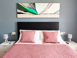 Flats Friends Plaza de la Reina