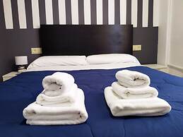 Flats Friends Plaza de la Reina