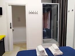 Flats Friends Plaza de la Reina