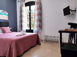 Flats Friends Plaza de la Reina