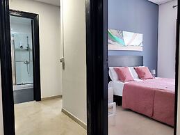 Flats Friends Plaza de la Reina