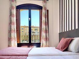 Flats Friends Plaza de la Reina