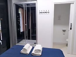 Flats Friends Plaza de la Reina