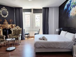 Flats Friends Plaza de la Reina