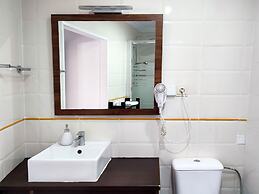 Flats Friends Plaza de la Reina