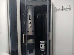 Flats Friends Plaza de la Reina