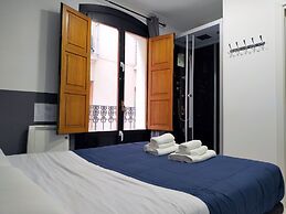 Flats Friends Plaza de la Reina