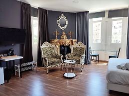 Flats Friends Plaza de la Reina