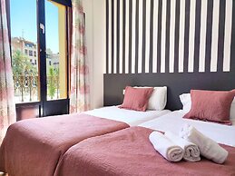 Flats Friends Plaza de la Reina