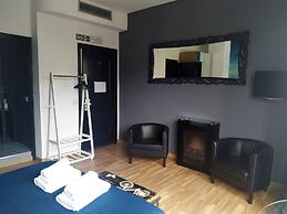 Flats Friends Plaza de la Reina