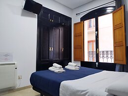 Flats Friends Plaza de la Reina