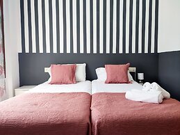 Flats Friends Plaza de la Reina