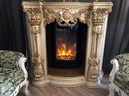 Flats Friends Plaza de la Reina