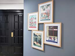 Flats Friends Plaza de la Reina