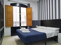 Flats Friends Plaza de la Reina