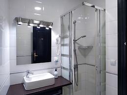 Flats Friends Plaza de la Reina