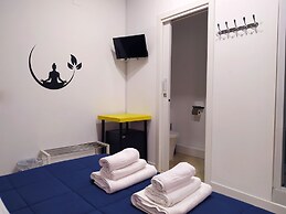 Flats Friends Plaza de la Reina