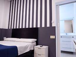 Flats Friends Plaza de la Reina