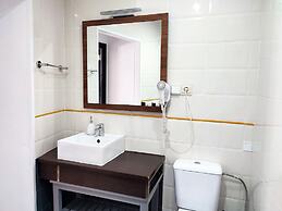 Flats Friends Plaza de la Reina