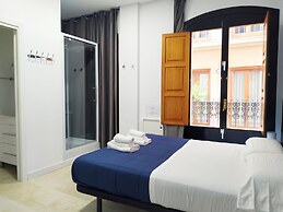 Flats Friends Plaza de la Reina