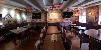 Queen Catherine Hotel