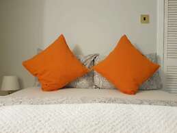 The Cumberland Townhouse Apartment