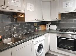 The Cumberland Townhouse Apartment