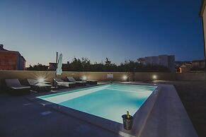 Poolside Hideout Apartments