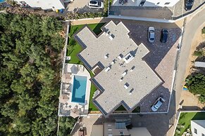 Poolside Hideout Apartments