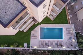 Poolside Hideout Apartments