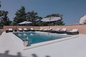 Poolside Hideout Apartments