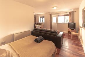 Cozy Modern Bedroom Apartments City L2