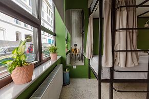 Back2Me - Hostel