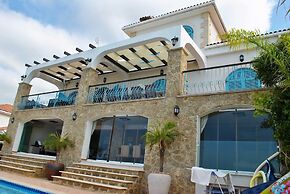 Villa Alex by Amy Villas