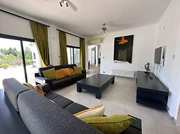 Villa Amelia by Amy Villas