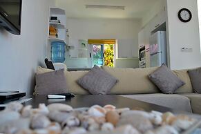 Villa Blue Horizon by Amy Villas