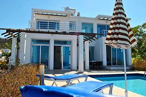 Villa Blue Horizon by Amy Villas