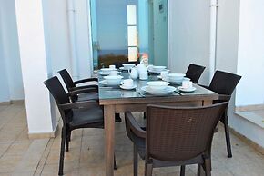 Villa Blue Horizon by Amy Villas