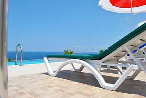 Villa Blue Ocean by Amy Villa