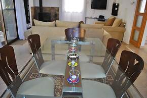 Villa Brooklands by Amy Villas